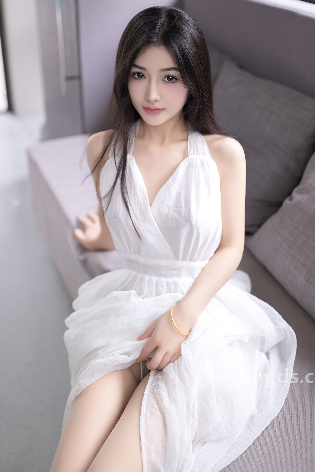 XR Uncensored Tan Xiao Ling 谭小灵 – R18 秀人网模特 白色连衣裙下的无内肉丝 Part01 (47P – 3V)