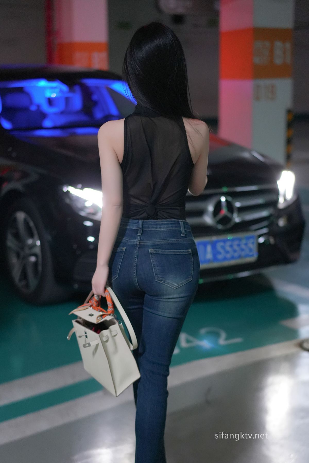 XR Uncensored Tan Xiao Ling 谭小灵 R18 秀人网模特 地下车库的故事And小画家剧情视频 Part01 0002 9949921164.jpg